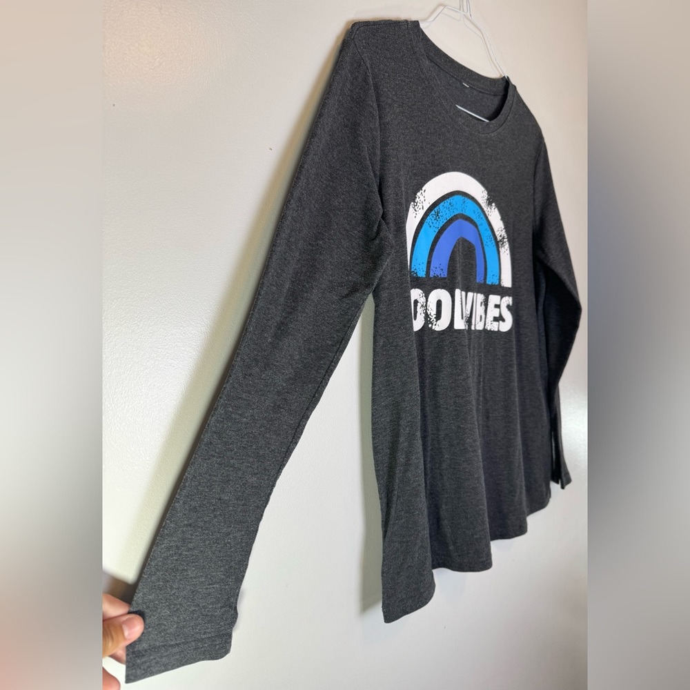 Gray Long Sleeve Shirt with "GOOD VIBES" Blue Rainbow Graphics Women's Medium M - Picture 2 of 10